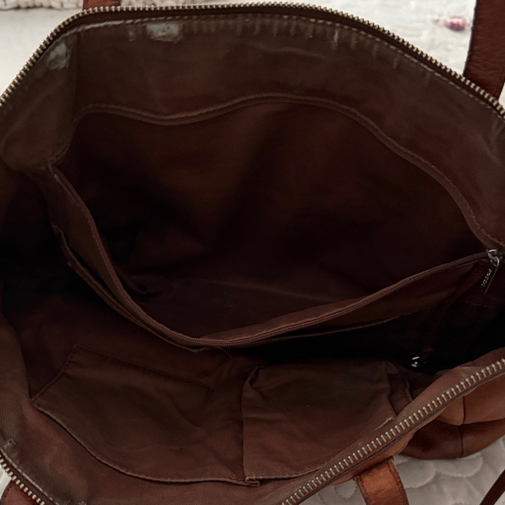 Elegant Brown Leather Tote Bag - Picture 4 of 12
